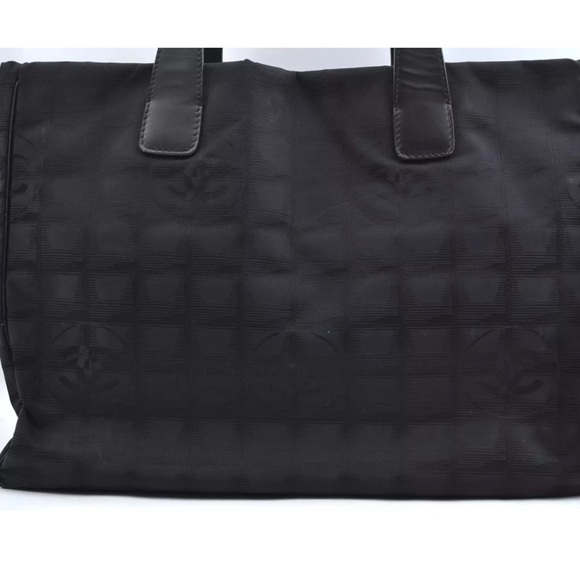 CHANEL Black Quilted Tote Bag - Picture 4 of 16
